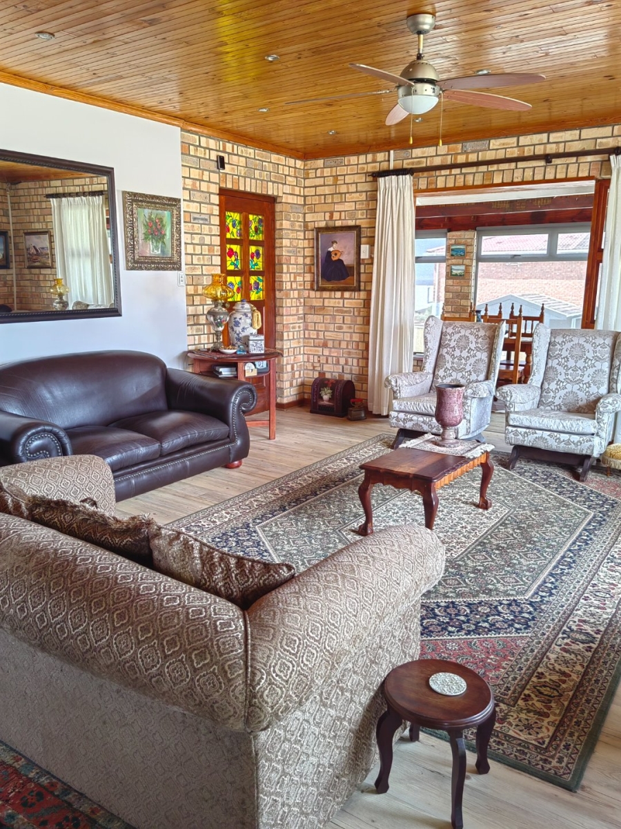 4 Bedroom Property for Sale in Wavecrest Eastern Cape